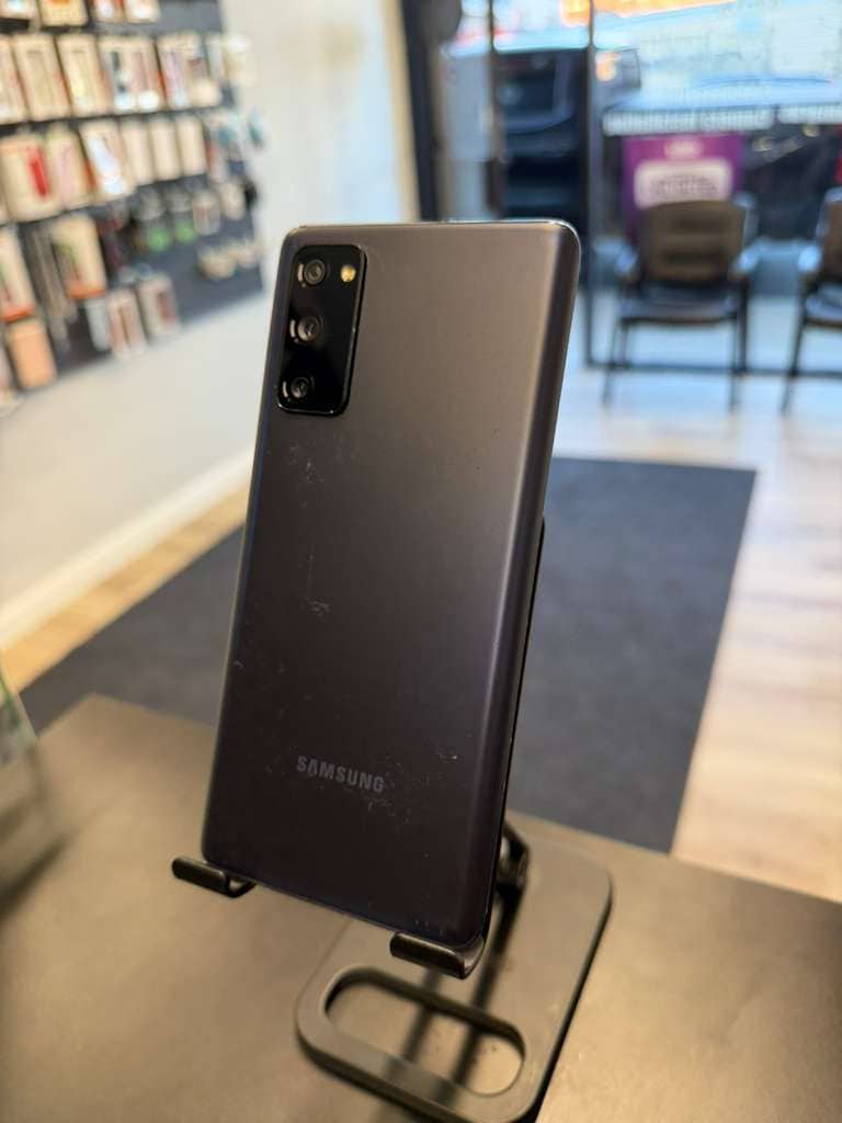 A. Samsung S20 FE 128GB - Image 4