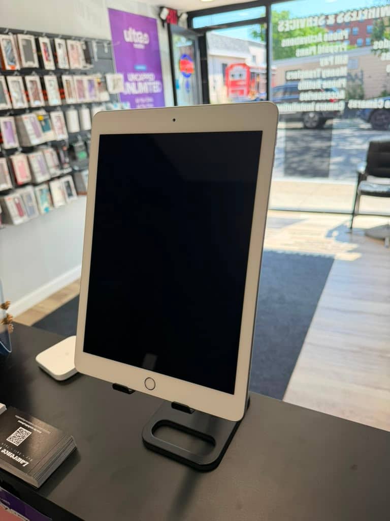 A. iPad 6th Gen | 128GB | WIFI Only - Image 1